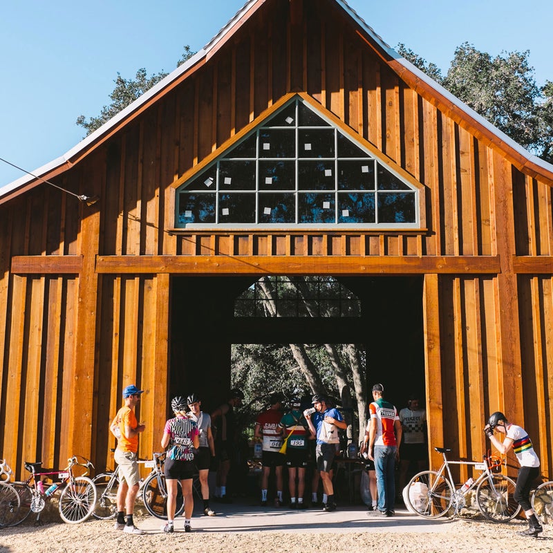 One Eroica staple are the rest stops. Rather than exotic drink mixes and strange energy gels, “real” food—everything from ribbolita stew to figs and cheese—is on the menu. California put its own twist on things, with breakfast burritos, smoothies, and pizza.