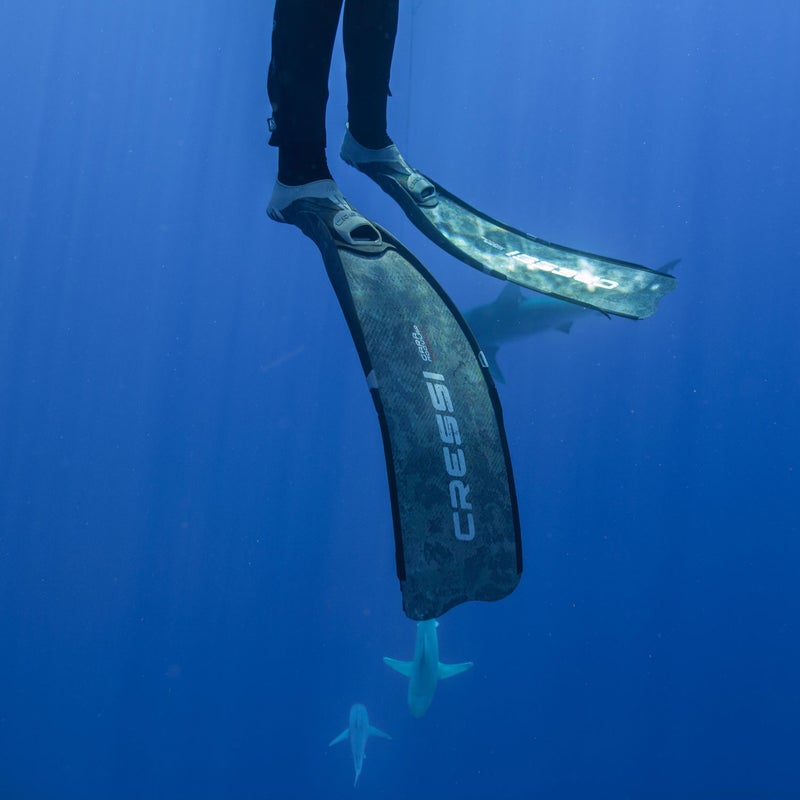 A swift current near One Ocean’s research site can easily pull divers away from the boat. Quality fins make it effortless to move through the water in any direction. When shooting images of sharks, Ramsey occasionally needs to dive deep. She prefers the carbon models for their light weight and quick response.