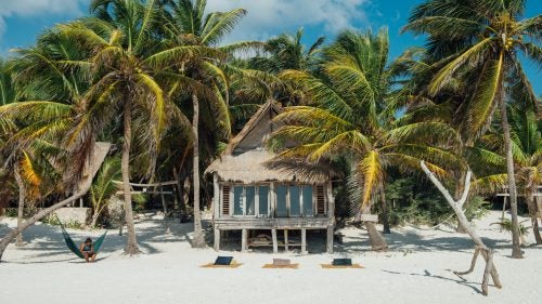 Although we’ve never stayed at Uno Astro Lodge, we’re always drawn to this beautiful beach villa when we visit Tulum. It’s a representation of everything we love about the place—the ocean, a great view, and totally picturesque.