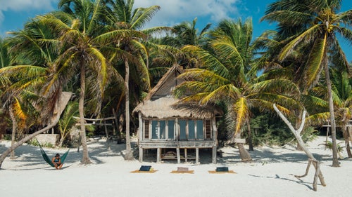 Although we’ve never stayed at Uno Astro Lodge, we’re always drawn to this beautiful beach villa when we visit Tulum. It’s a representation of everything we love about the place—the ocean, a great view, and totally picturesque.