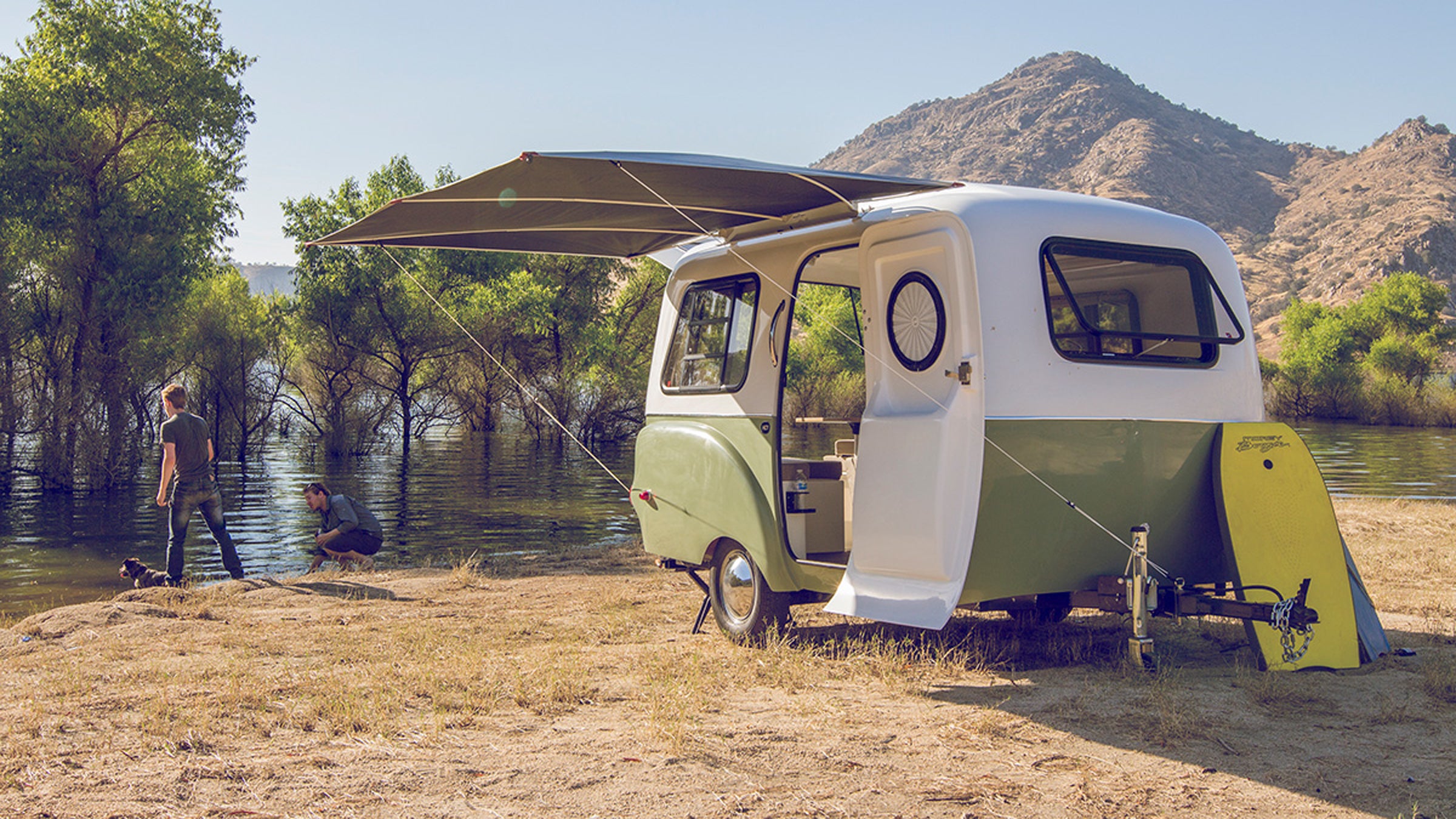 Customize the interior of the Happier camper by snapping table, sink, and seating components into the floor.