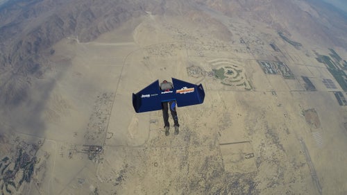 For the first adventure, the Jeep® brand tapped Rex Pemberton, a professional stuntman and wingsuit enthusiast who has been working to evolve the art of human flight, to attempt what Rex had dubbed the X-Wing Project. The plan: Strap a carbon-fiber delta wing to his back, jump out of a plane at 18,000 feet, and attempt to fly over the Pacific Ocean from Los Angeles to Catalina Island—a distance of roughly 15 miles.