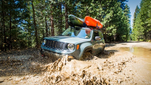 For the second adventure, the Jeep® brand enlisted pro kayaker Steve Fisher, one of the world’s top expedition paddlers, who had always dreamed of running the fabled Merced River in Yosemite National Park. Due to the extreme difficulty of the whitewater, this 15-mile stretch of slides and gorges that ends at the iconic Nevada Falls remains a holy grail among paddlers. Until now, paddling the park has been illegal. Finally, in 2015, after years of lobbying, the park rules changed to allow kayaking on the rapids. Steve Fisher and his team want to be the first to challenge these waters legally.