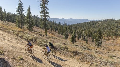 Last Saturday, I lined up with Outside online editor Scott Rosenfield and 369 other riders for Giro’s inaugural Grinduro, a 60-mile race-ride hybrid in the mountains above the tiny logging town of Quincy, California (population 1,728). The event combined elements of gravel grinding with enduro-style mountain bike racing: Four timed segments (totaling about 17.5 miles) that count toward our overall result, but during the rest of the race we were free to cruise along at a conversational pace. At least in theory. Combined, the event’s two climbs totaled 8,000 feet of vert and 28 miles, with the second monster averaging about 12 percent grade. Survivors were rewarded with beer, live music, food, and festival-style camping at the Quincy fairgrounds, which served as Grinduro’s de facto headquarters.
Ultimately, it felt like a big group ride—with some friendly competition sprinkled throughout—more than anything else, with riders stopping to helping each other with flats (frequent) and hanging out over a handful of Doritos (delicious). It was maybe the hardest 60 miles of my life, but it was also really damn fun.