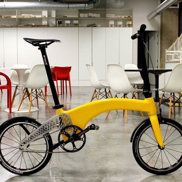 This featherlight urban flier weighs just 14 pounds and stashes in 15 seconds.