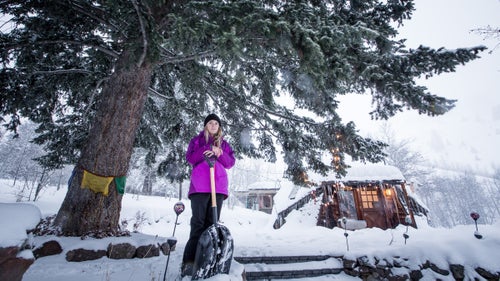 Professional big-mountain extreme skier Lexi DuPont has things figured out. The 26-year-old Sun Valley native spends most of the year traveling to competitions and shoots (up next this winter: Revelstoke, Japan, Alaska, Iceland, Greece, and Central America). When she returns to Idaho, DuPont has a 500-square-foot geodesic dome—complete with wooden shingles, a cow skull, and riverside hot springs—waiting for her. It’s a funky, idyllic, meditative spot, and we got the complete tour during an Eddie Bauer ski trip last weekend.
Dome sweet home! Last year, I made a very adult decision and decided to buy a house. And not just any house: I’m now the proud owner of a 1970s dome, located on two acres of property nestled between the Idaho National Forest and the Warm Springs River in my hometown.