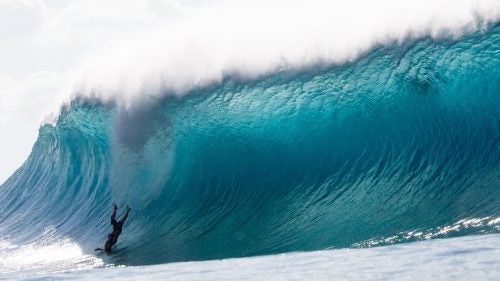 Another shot of McNamara getting tossed. The reason Pipe throws so hard and so hollow is because it breaks on a shallow reef.