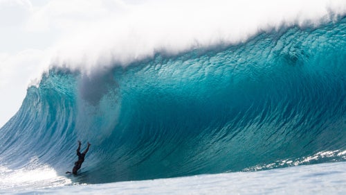 Another shot of McNamara getting tossed. The reason Pipe throws so hard and so hollow is because it breaks on a shallow reef.