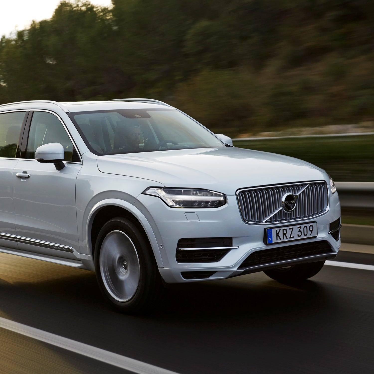 The XC90 reaches 50 mph in EV mode, better than most other hybrids.