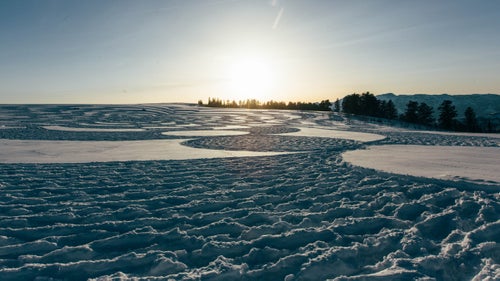 A frozen lake with a good viewpoint for photos is Beck’s ideal canvas. He tries to steer clear of popular ski paths.