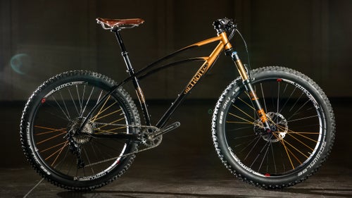 Retrotec is a classic mountain bike brand. Here, Curtis Inglis continues the classic Triple design built around modern 27.5+ tires.