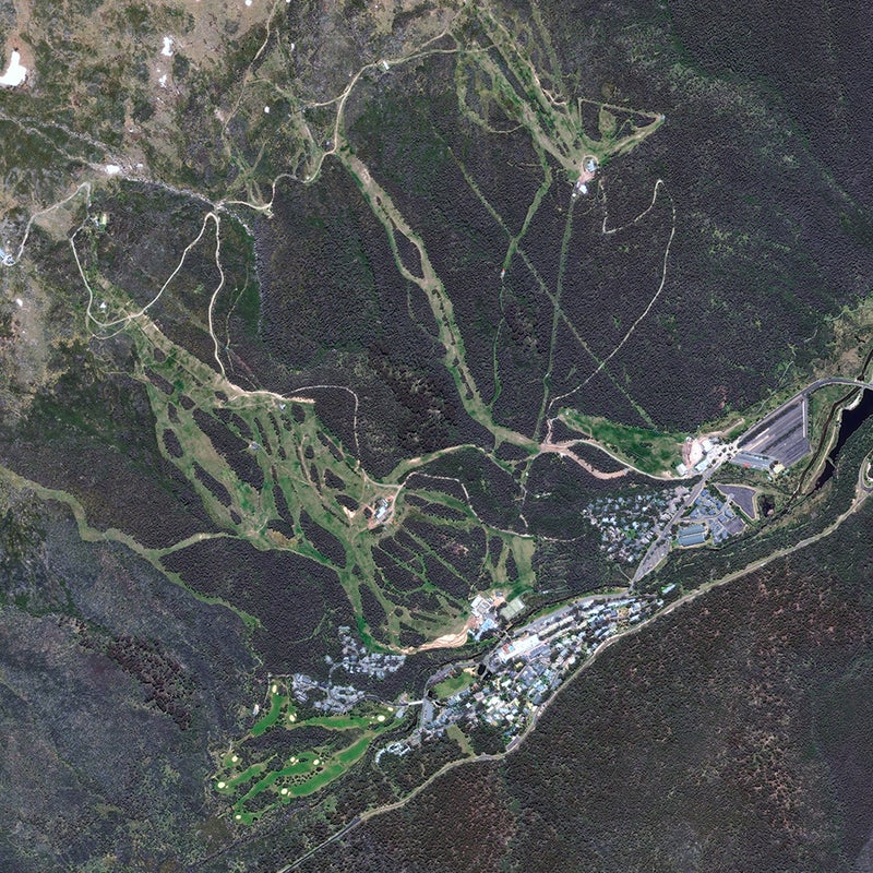 A photo from the spring of 2014 shows Thredbo’s southeast-facing slopes within Australia’s Kosciuszko National Park, just 100 air miles from the Tasman Sea. Looming above is the highest mountain in the country (and one of the original Seven Summits), 7,310-foot Mt. Kosciuszko.