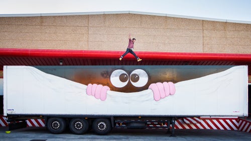 Calleja’s approach to this project was for the piece to be very simple, since onlookers will only have a few seconds to view it as they are driving by.