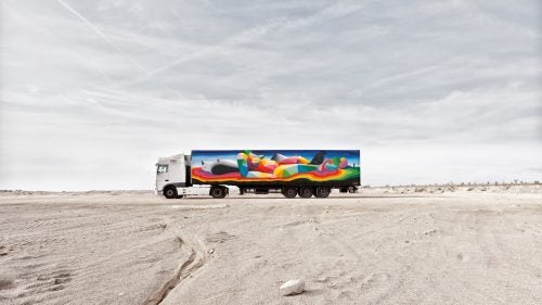 Going into the project, San Miguel was inspired by the truck’s very horizontal format to develop a scene involving a body lying in a landscape. Only when he started painting did he decide to add a series of faces on the other side, to make it seem as if the art was staring at the passing viewers.