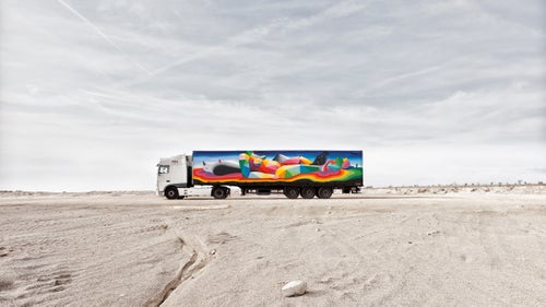 Going into the project, San Miguel was inspired by the truck’s very horizontal format to develop a scene involving a body lying in a landscape. Only when he started painting did he decide to add a series of faces on the other side, to make it seem as if the art was staring at the passing viewers.