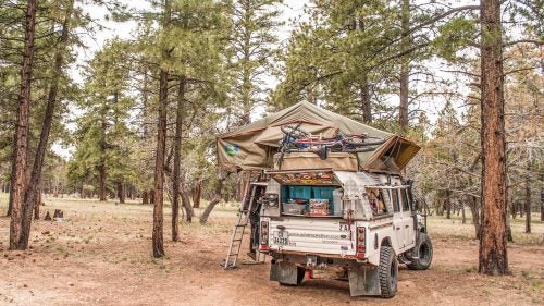 Grand Canyon, 2015. The Landy stands 7.9 feet high without the tent up—the maximum height for slotting into a shipping container for ocean crossings.