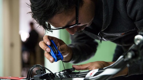 Rally Cycling mechanic Erik Maresjo makes adjustments to the armrests on Rob Britton’s Hed Corsair aerobars.