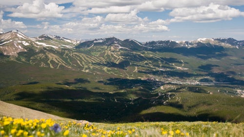 The trail runner’s answer to the Tetons’ Grand Traverse, this 16.4-mile route along the crest of the Tenmile Range climbs 8,100 feet and links Frisco and Breckenridge via 10 peaks 12,500 feet or taller, topping out with Peak 10 at 13,633 feet. A few points require airy class 3 scrambling. A good time is eight hours.