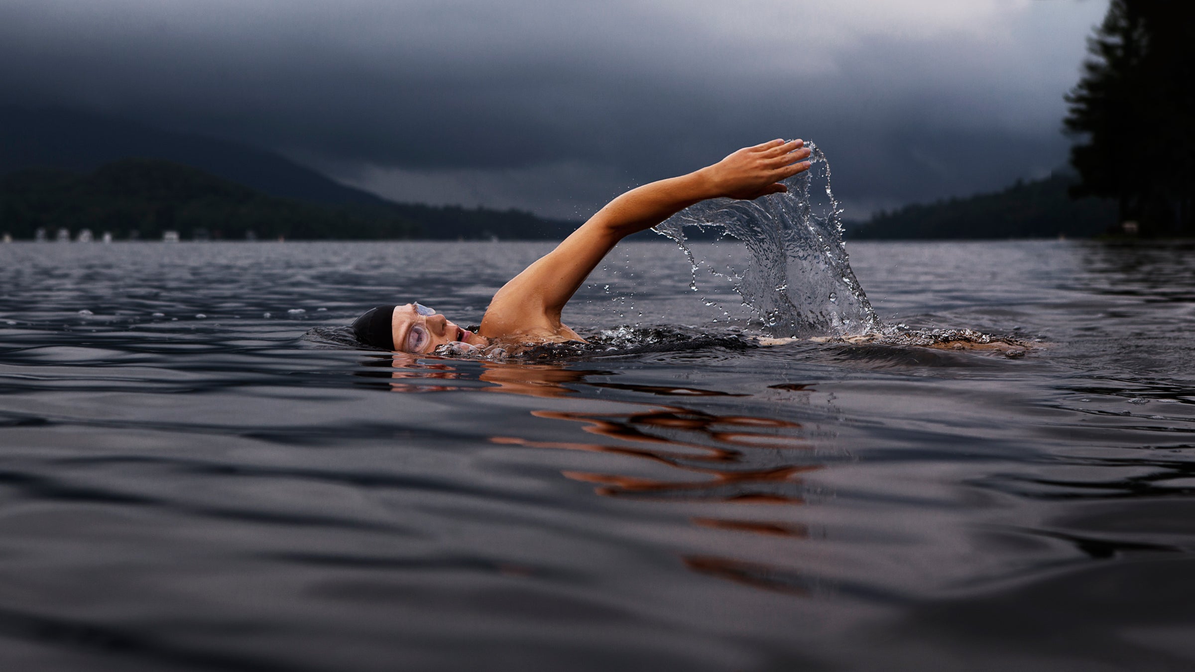 swimmer in the ocean battling a rip tides