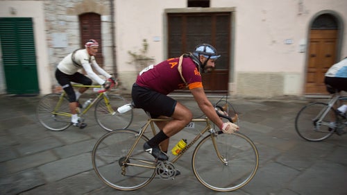 Riders make their way through the wet streets of Gaiole to gather for the start of L’Eroica. The town walls reverberated with the sound of old, protesting brake pads.