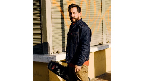 Santillanes has played the saxophone in jazz festivals from Montreal to Vienna. But once a week, the Guadalajara native still performs on Chapultepec Avenue, which hosts a street festival every Wednesday.
Trucker jacket by Levi’s ($178); Portugese shirt by Dockers ($78)