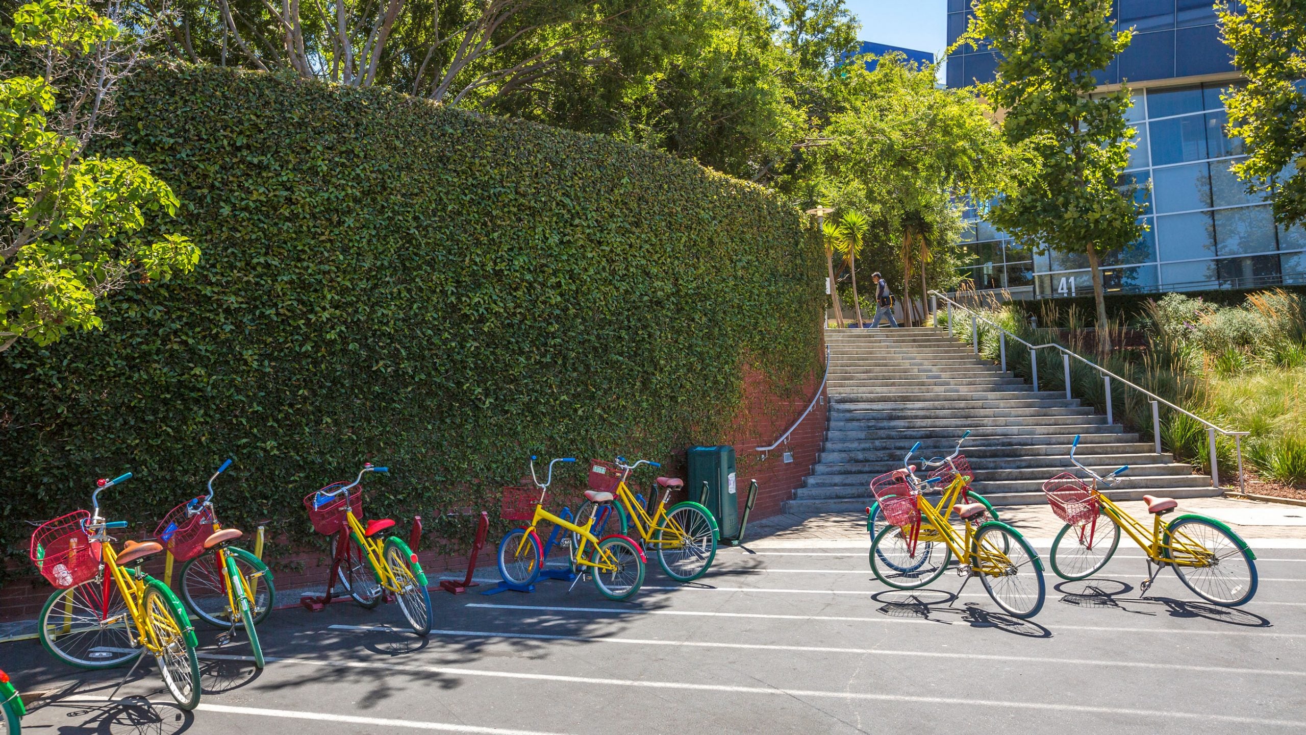 A new CDC program encourages offices to embrace the outdoors. 