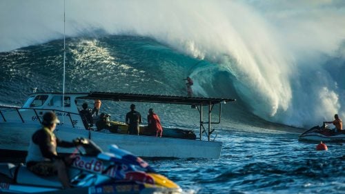 2015/2016 WSL Big Wave World Tour Champion and athlete representative Greg Long displayed his superior skills during the first heat of the men’s event. Long donated his own money to support the purse for the final contest of the Big Wave World Tour at Todos Santos in 2010. His leadership has been a driving force in the professionalization of the sport for men and women.
