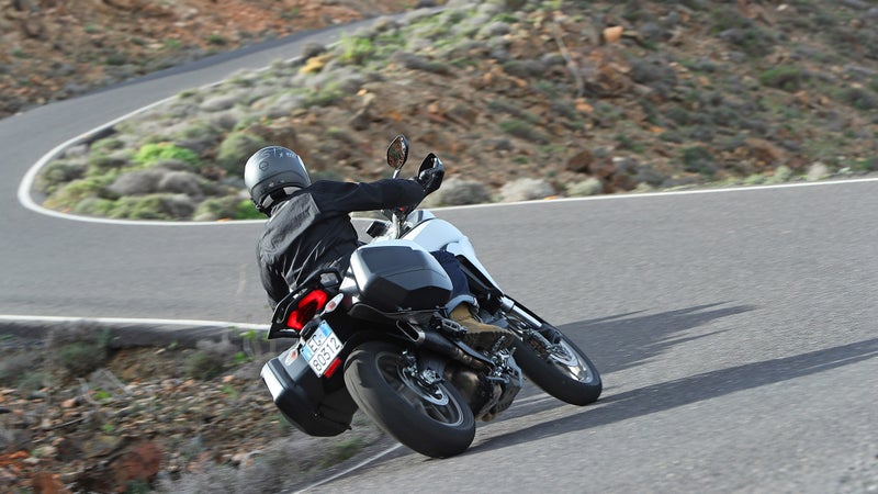 On the road, the Multistrada's wide handlebars contribute to rapid steering, while the tall, upright riding position facilitates excellent vision. That works in the mountains as well as it does in city traffic.