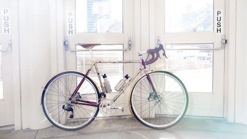“I’m not building for the masses,” says Tim O’Donnell, of Shamrock Cycles, based in Indianapolis, Indiana. “I’m building for one person. It’s much more micro, not macro.” Case in point: this chromed-out steel gravel bike with SRAM eTAP, brass caps and fenders, and custom water bottles. “It’s an all-arounder, go-anywhere bike with thru-axles,” he says.