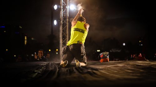Lucas Gaona thanks the crowd after failing to tackle the last problem of the finals.