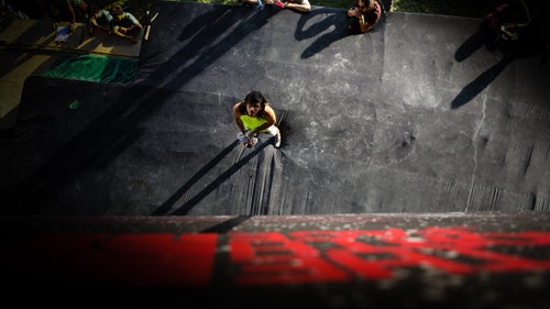Last weekend, the North Face’s Chile brand put on Latin America’s biggest—and loudest, and rad-est, and rowdiest—bouldering competition. The event is called “Master de Boulder,” and from March 24 to 25, it showcased some of the world’s top climbing talent in the Chilean capital of Santiago.
Big-name competitors included Alex Honnold, Emily Harrington, Alex Megos (Germany), Cedar Wright, Valentina Aguado (Argentina), and Daniel Woods. But in the end, what made the competition stand out was its atmosphere: glowing Santiago Sunsets; wickedly supportive spectators; and the backdrop of the Andes Mountains.
Taking first place for the women was Argentina’s Valentina Aguado. For men, it was Alex Megos. The whole event ended fiesta-style, with a party in Casa Boulder, a local bouldering gym.
Photo: Ronny Escobar (Chile) stares up at his first problem of the finals. He didn't podium, but placed fourth in the 2016 edition of Master of Boulder.
