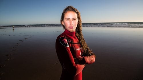 “When I meet people and they ask me where I’m from, they’re surprised,” says El Gardoum, the winner of the women’s division. “People all over the world think there aren’t female surfers in Morocco.” She believes that with support from sponsors, women could compete internationally. “I always wished that one day they would do more contests for girls,” she adds. El Gardoum hopes the addition of a women’s division at the high-profile Agadir Open will create more opportunities for female surfers to compete around Morocco, and even internationally.
Female surfers like El Gardoum also have to deal with families who have negative views of the sport: “They say if you go to surf, you’re gonna drink alcohol, you’re gonna smoke, and you’re gonna go with the boys. I don’t think it’s about that.”