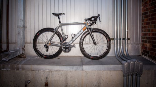 When you think San Francisco, you think tech companies. But the city is also chock-full of outdoor brands building high-end gear right next to the bay. From bikes to bags to boards, here are six of our favorites.
Photo:
Low mki Road Bike (Starting at $4,300)
We’ve been telling you aluminum is back, and the mki proves it. The handmade frame is the perfect blend of racy-fast and chop-eating compliant. This version is complemented by Scope R5 carbon hoops and Ultegra Di2.