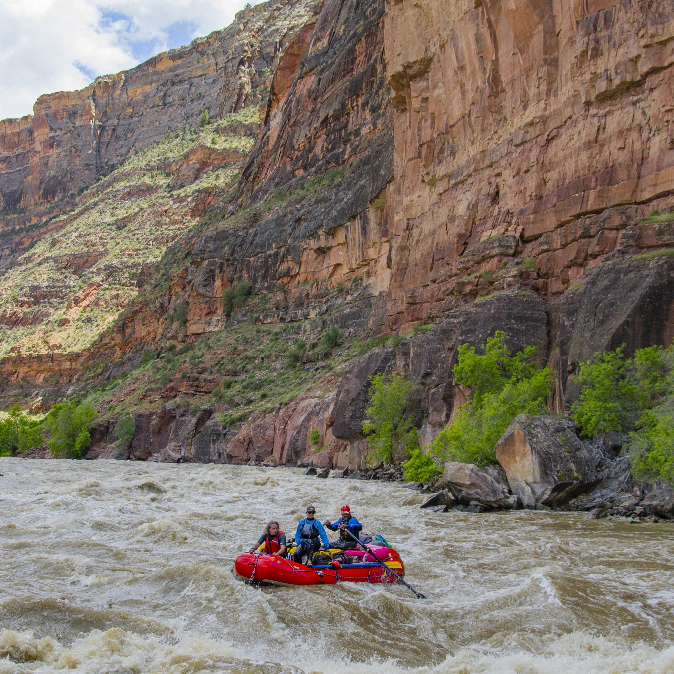 Scenic views and easygoing rapids along Utah's Green River make for the perfect paddling adventure with family and friends.