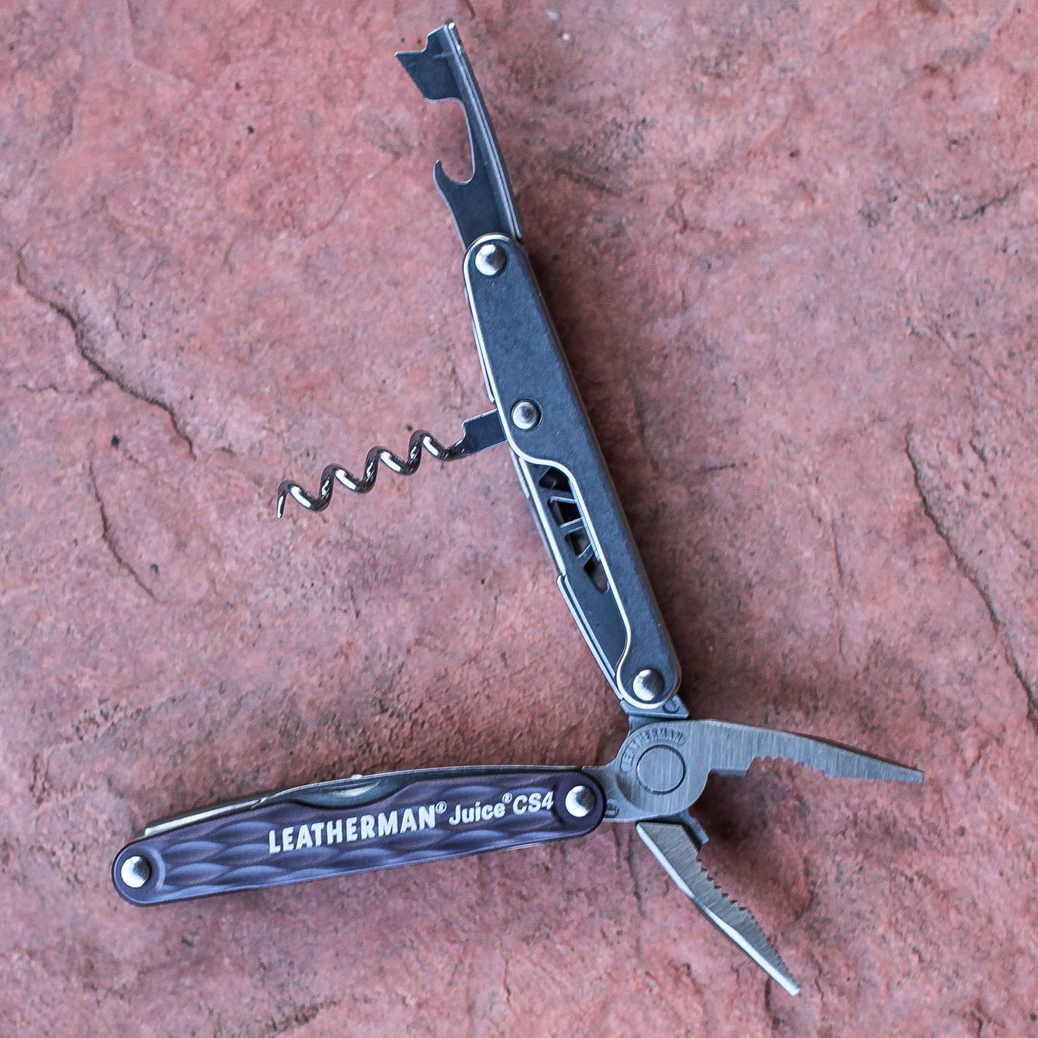 If you’re using something everyday—like say your car, favorite backpack, or your multitool—you want it to be comfortable and well designed. The Juice fits the bill.
