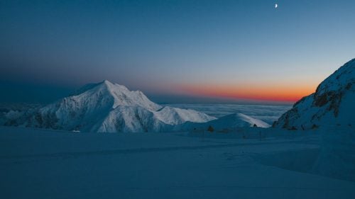 To acclimatize, Bono climbed from basecamp up to camp 14 at 14,000 feet. Most nights, at around midnight, she’d leave her tent to go to the bathroom and say, “Savannah, you have to see this sunset.”