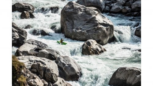 Since the 1950s, paddlers from all over the world have traveled into northeastern Pakistan to descend the Indus River’s Rondu Gorge. With every team and attempted trip, the burly canyon section’s reputation has grown—continuous Class V for more than a week. This winter, paddlers Mike Dawson, Aniol Serrasolses, and Ciarán Heurteau set off for a ten-day trip to add their names to the history books of Pakistan’s largest river.
Dawson: The river was filled with huge features almost the whole way on our route between the northern towns of Skardu and Gilgit. With such sustained high-level paddling, the days were totally draining for both mind and body.