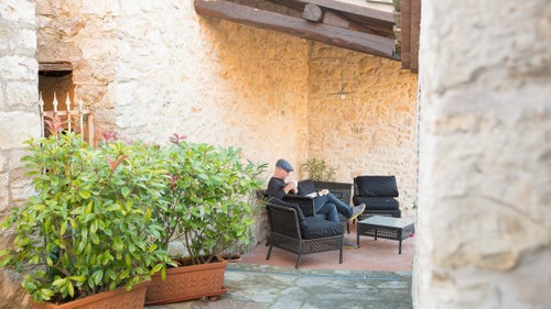 Resting at the Borgolecchi Inn in the town of Lecchi.