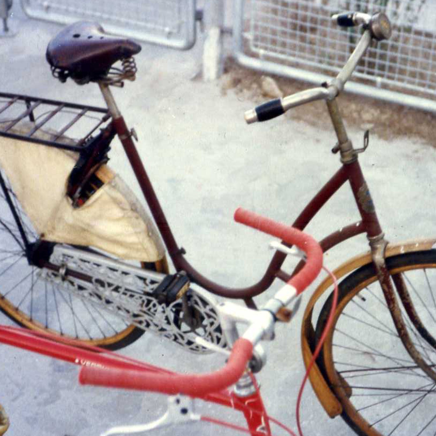 This classic, lightweight Danish bicycle uses flat pedals.