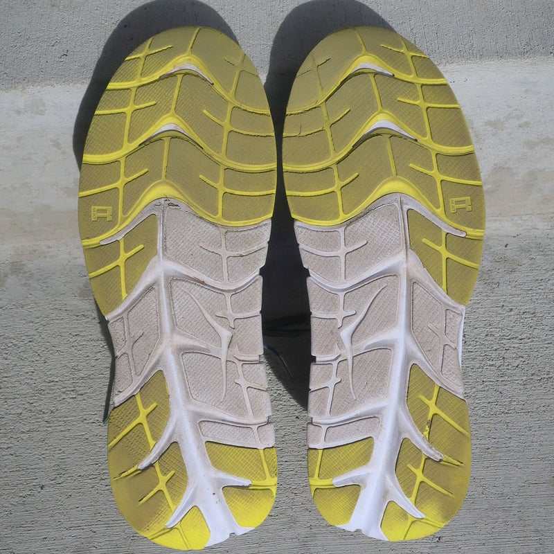 The Cavu outsole has a thick R-MAT layer in high-stress areas and midsole foam everywhere else. The wear in this photo is after 65 miles of roads.