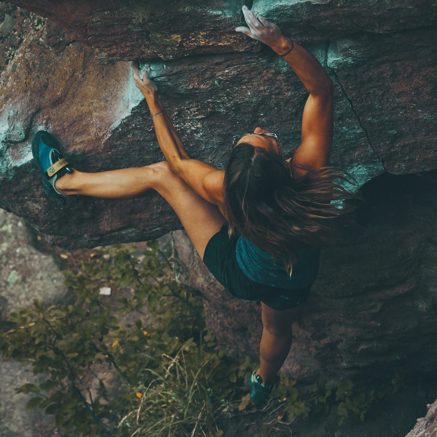 The shoulder helps you send at the crag, power up hills, and balance while you shred on the slopes.
