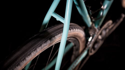 Other than the supple ride provided by the steel frame, the best thing about this bike is the massive tire clearance. We rode it primarily on 650Bs with the excellent 47c WTB Byway semi-slick tires (love!), and there’s miles of space for more. Still, with a set of 700c Enve 3.4s and 28c tires, the bike still looked great (which isn’t always the case on all-road bikes with skinny tires) and was plenty fleet for everyday pavement.