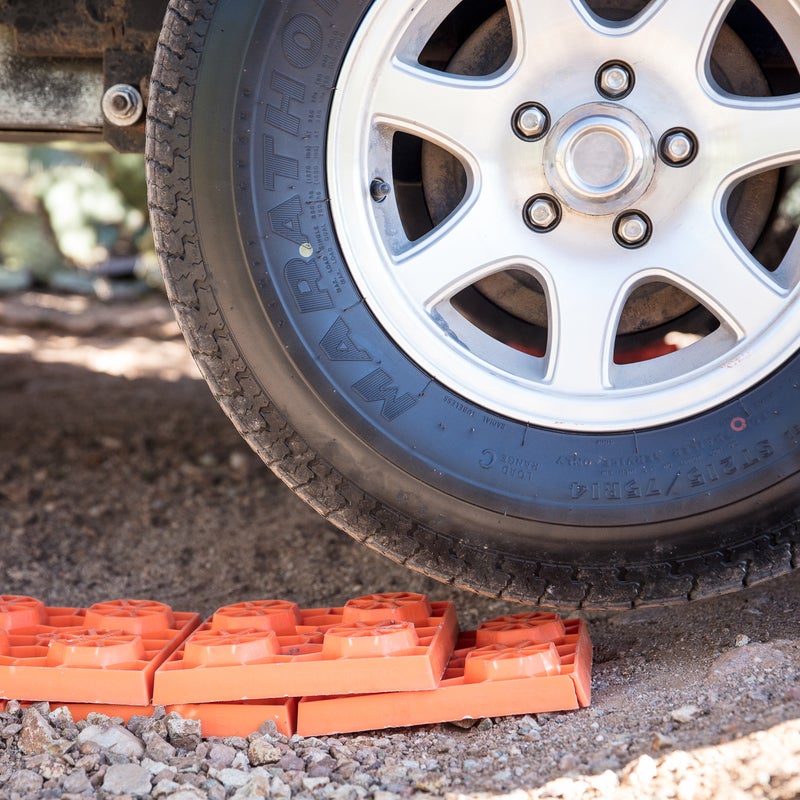 Leveling blocks in use.