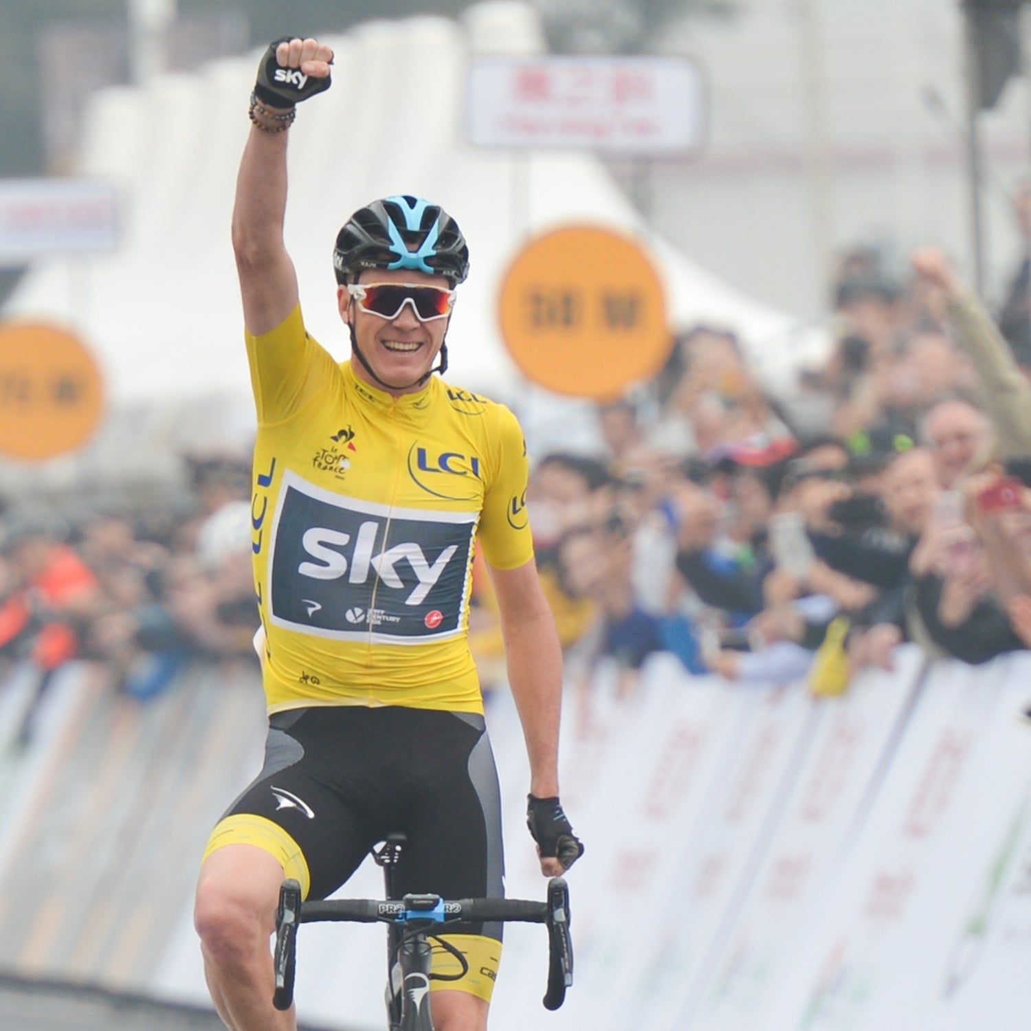Froome begins the Giro under a blanket of suspicion over his unresolved salbutamol case.