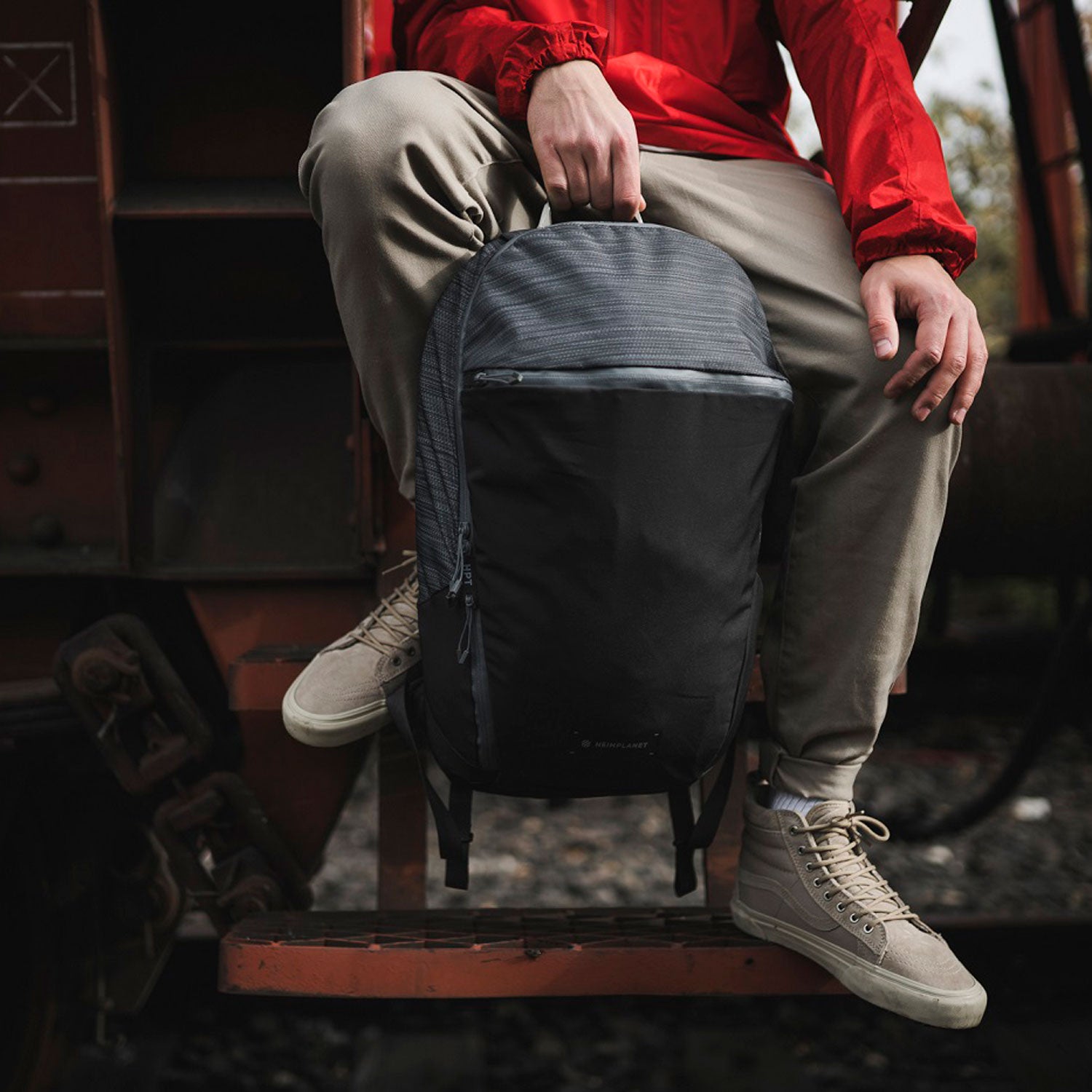 The Arc is a 20 liter offering in their Motion Series - packs designed to move with you whether you're biking to the office our tackling a weekend peak.