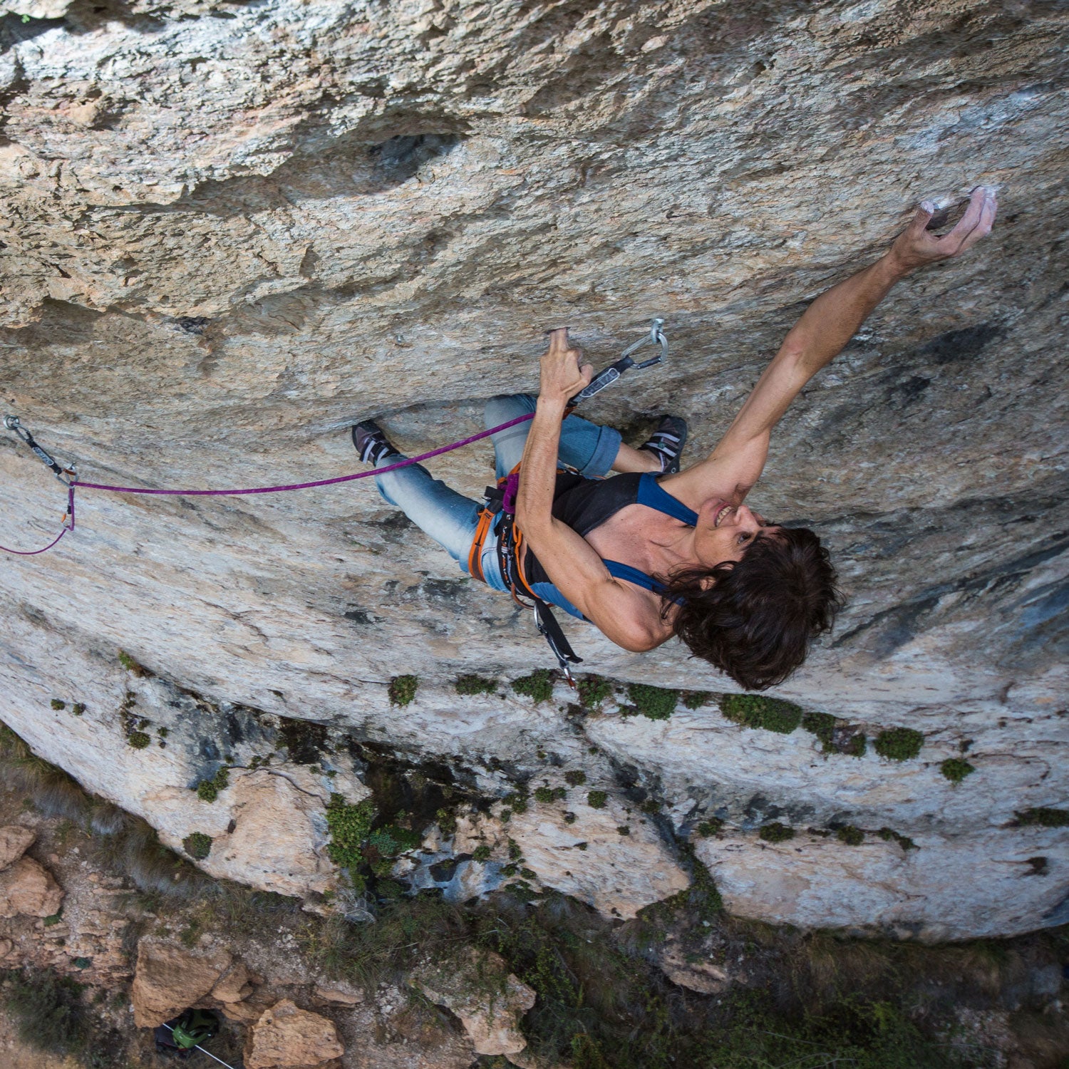 Eva López climbing