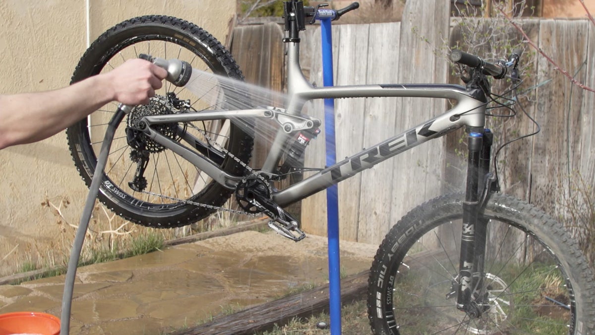 How to Clean Your Mountain Bike Outside Online