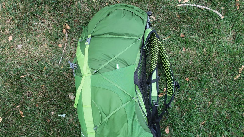 The zigzag side compression system is highly adjustable. Each segment can be independently tightened, and it can be routed over and behind the side pocket. I didn't fully utilize it, however, and would have preferred a traditional horizontal strap with one detachable end.