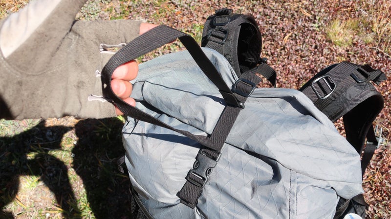 The Marl has several nice touches that don’t add significant weight, indicating to me a real attention to detail. By attaching the top strap to itself, it does not flutter in the wind or swing sloppily.