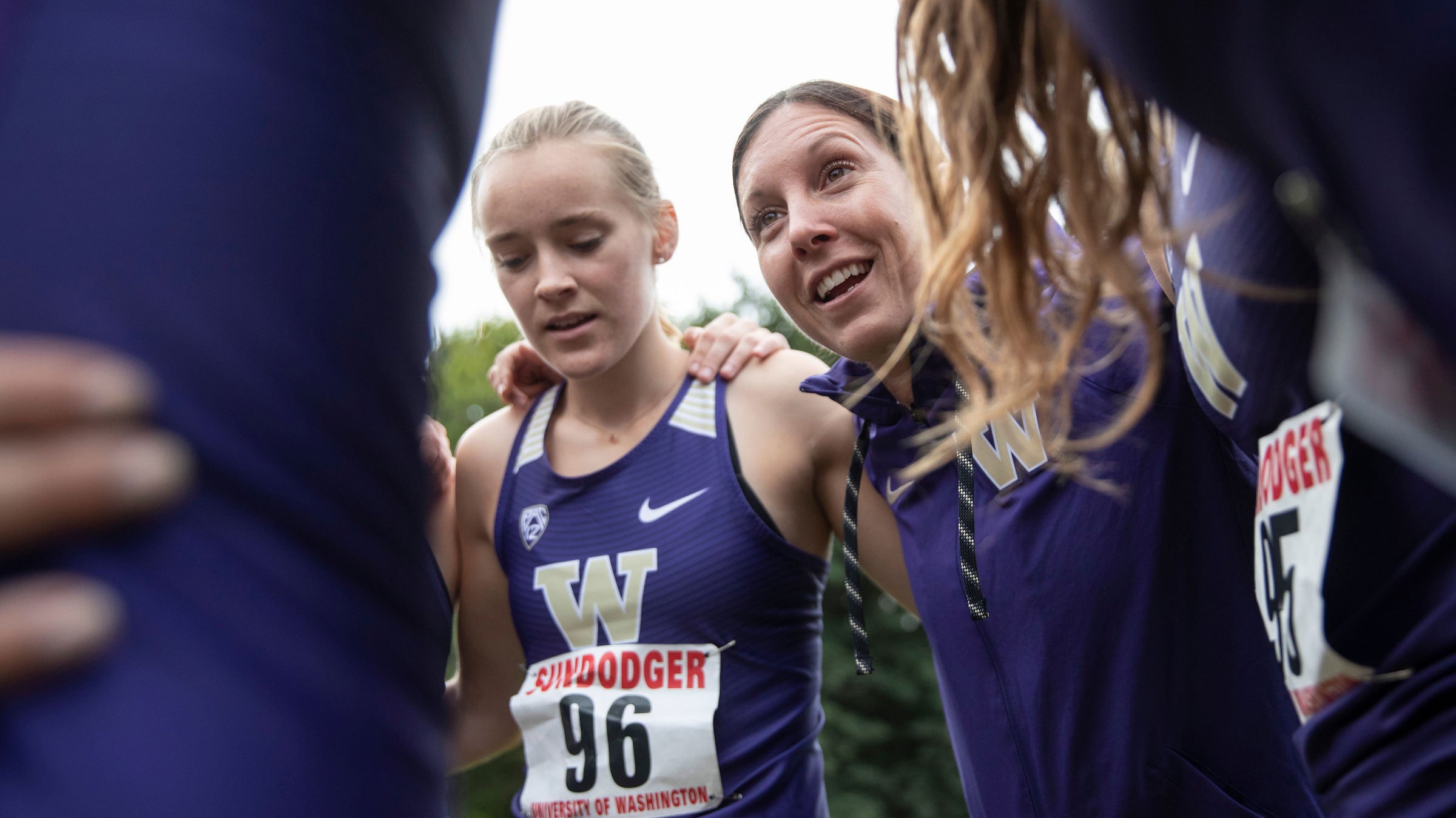 Maurica Powell, University of Washington’s director of track and field and cross country, consults her athletes.